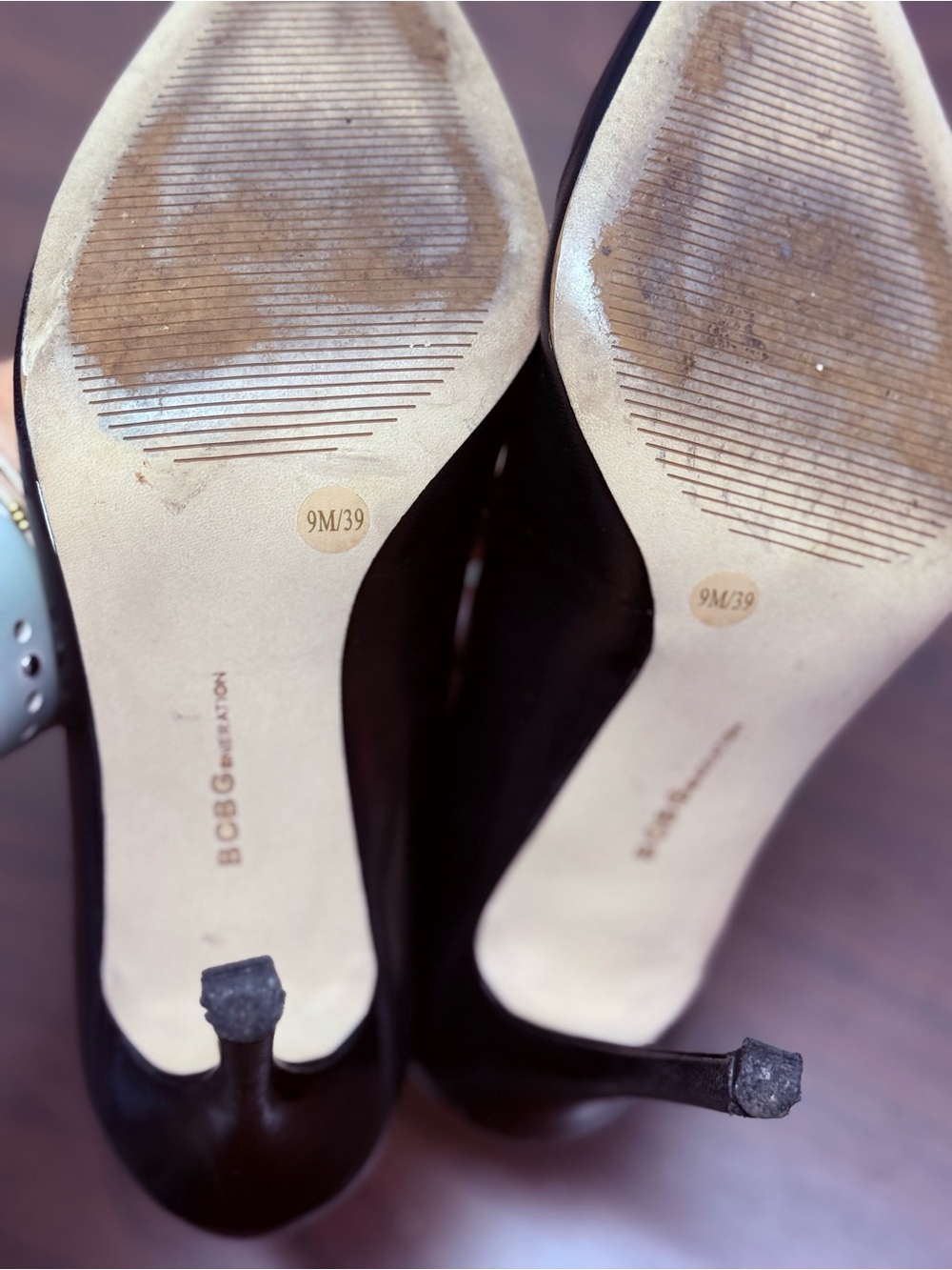 BCBGeneration Women's Black Leather Pumps - size 9 - Picture 2 of 5